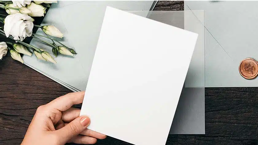 Escoge entre los diferentes tipos de papeles y cartulinas para invitaciones de boda